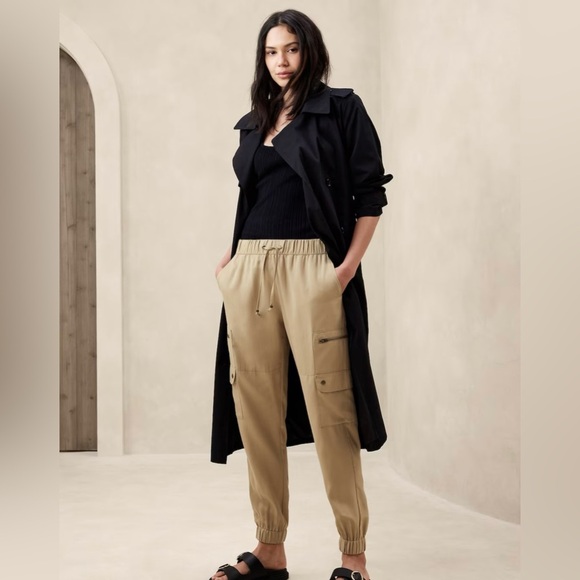 Banana Republic Factory Cargo Jogger Tan Size Medium - Picture 2 of 10